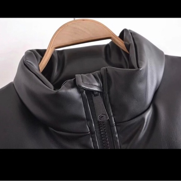 NEW ARRIVAL!!💫CASA B| Cap Sleeve Vegan Leather Long Oversized Puffer Vest - Picture 7 of 14